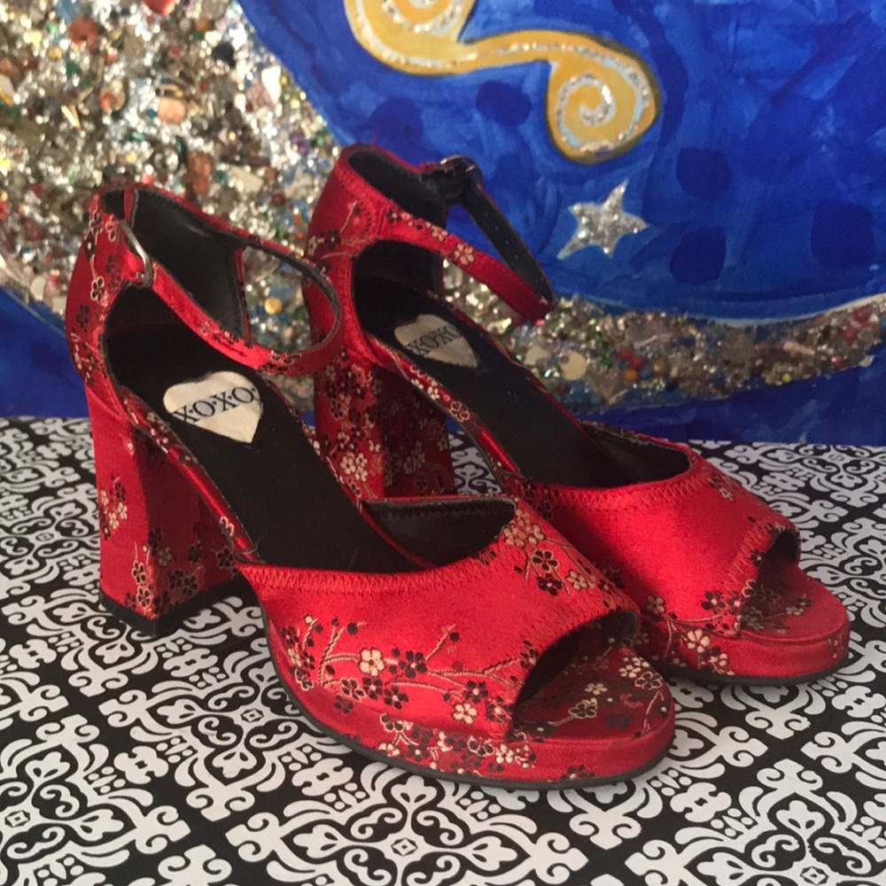 Chinese print Red XOXO satin heels. Gently worn